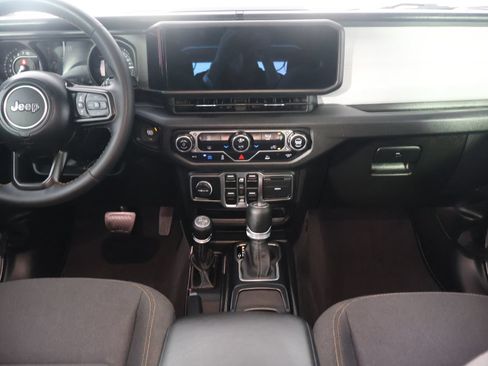 Used 2024 Jeep Wrangler Unlimited AWD/4WD image 23