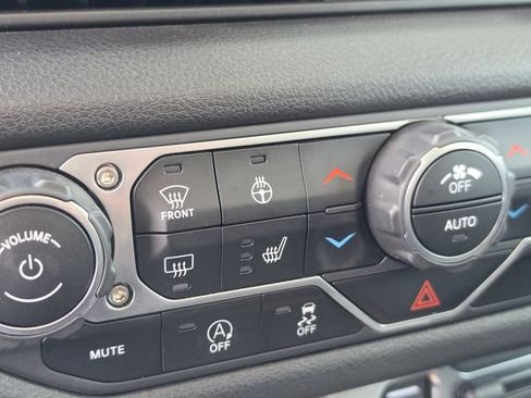 Used 2024 Jeep Gladiator Sport AWD/4WD image 31