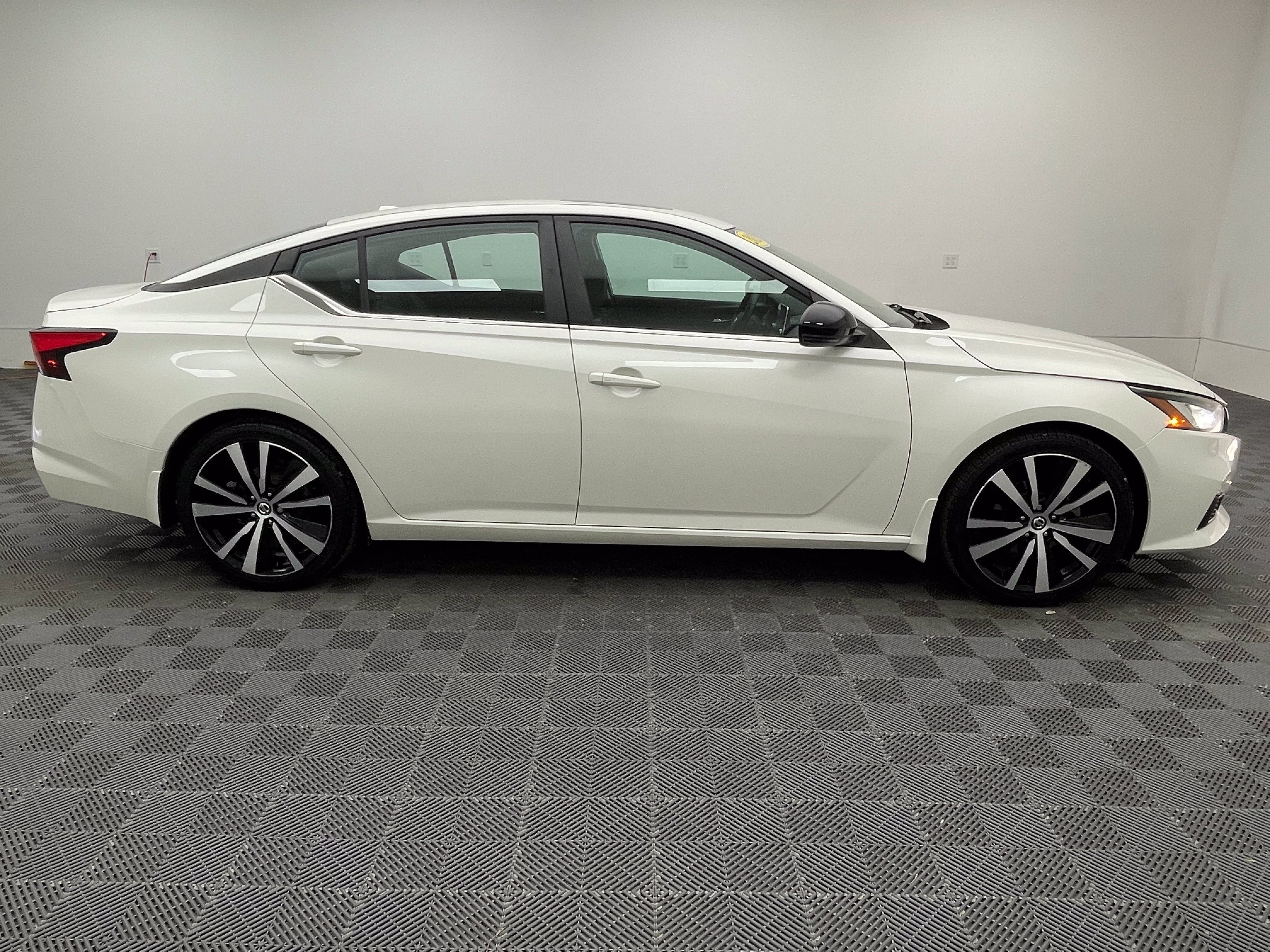 Used 2020 Nissan Altima 2.5 SR w/ Premium Package FWD image 7