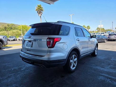 Used 2018 Ford Explorer XLT w/ Equipment Group 201A FWD image 9