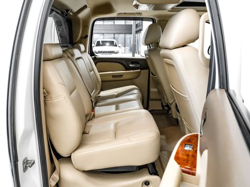 Used 2012 Chevrolet Avalanche LTZ image 46