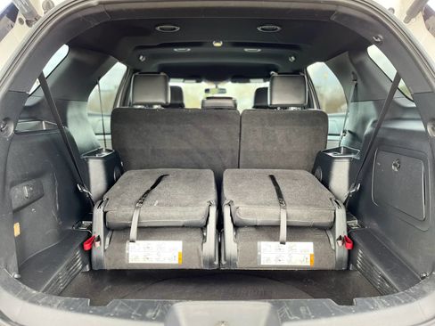 Used 2017 Ford Explorer XLT w/ Equipment Group 202A FWD image 13