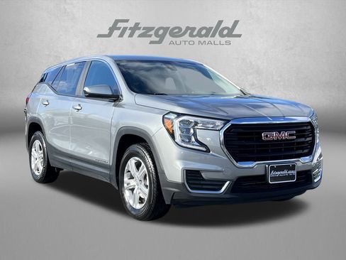 Used 2024 GMC Terrain SLE image 1