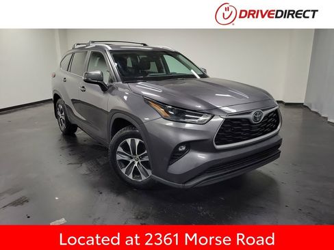 Used 2024 Toyota Highlander XLE image 1