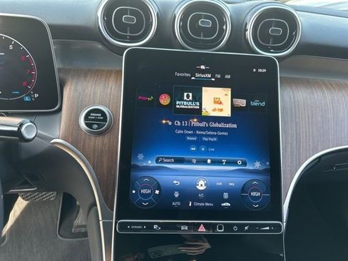 Used 2025 Mercedes-Benz GLC 300 4MATIC image 13