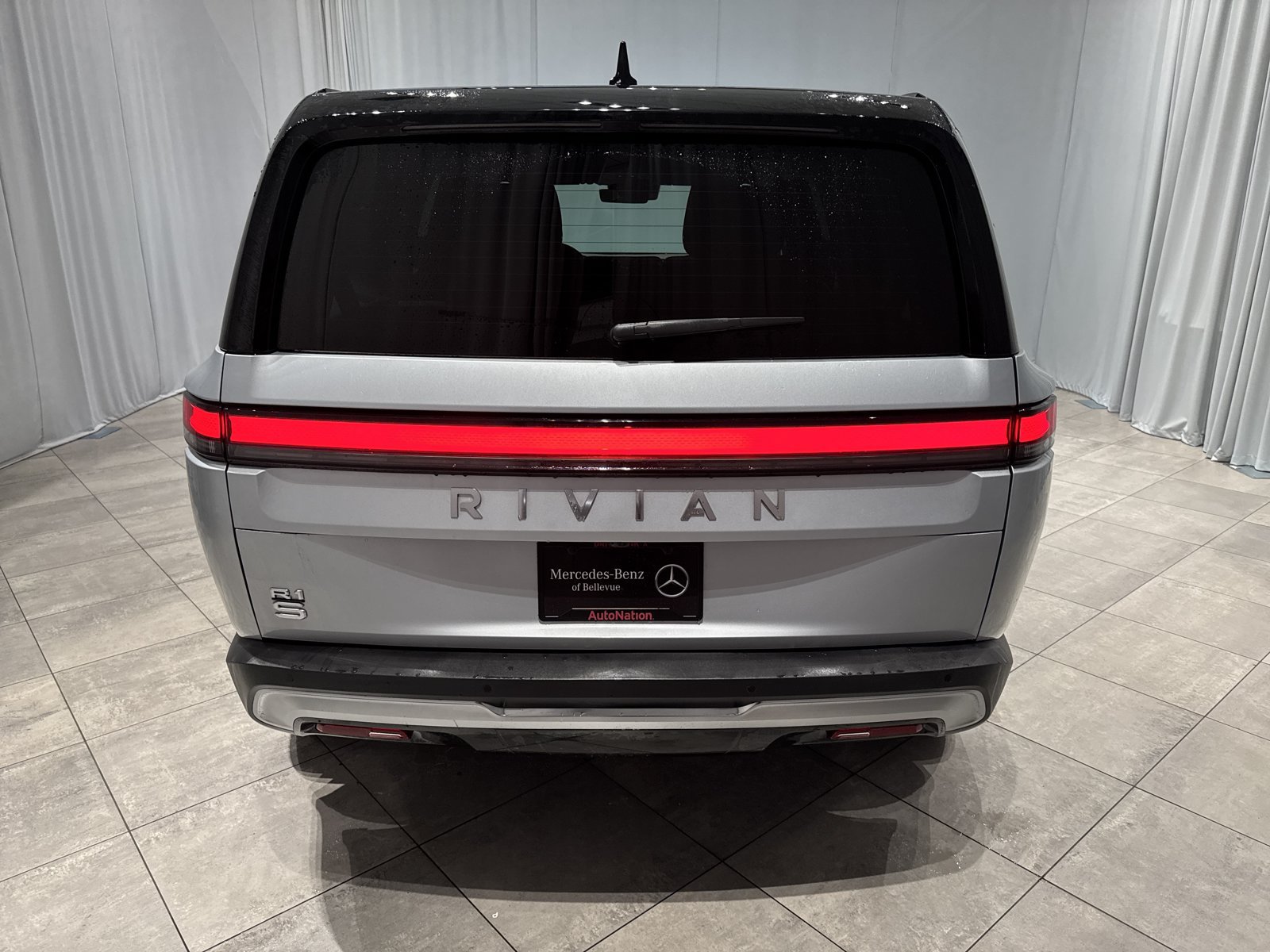 Used 2025 Rivian R1S Adventure Dual AWD/4WD image 6