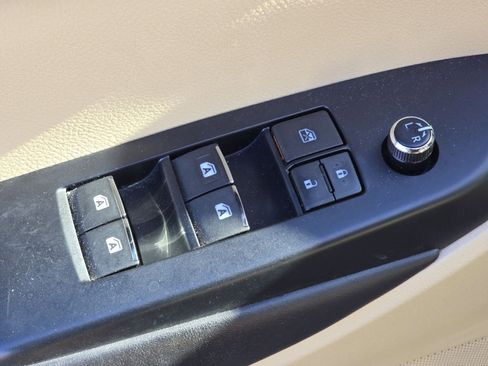 Used 2016 Toyota Highlander Limited image 25