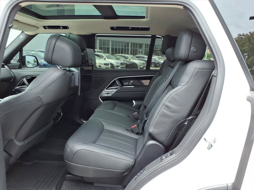 Used 2025 Land Rover Range Rover Long Wheelbase SE AWD/4WD image 11