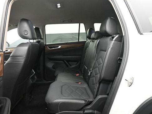 Used 2025 Volkswagen Atlas SE image 27