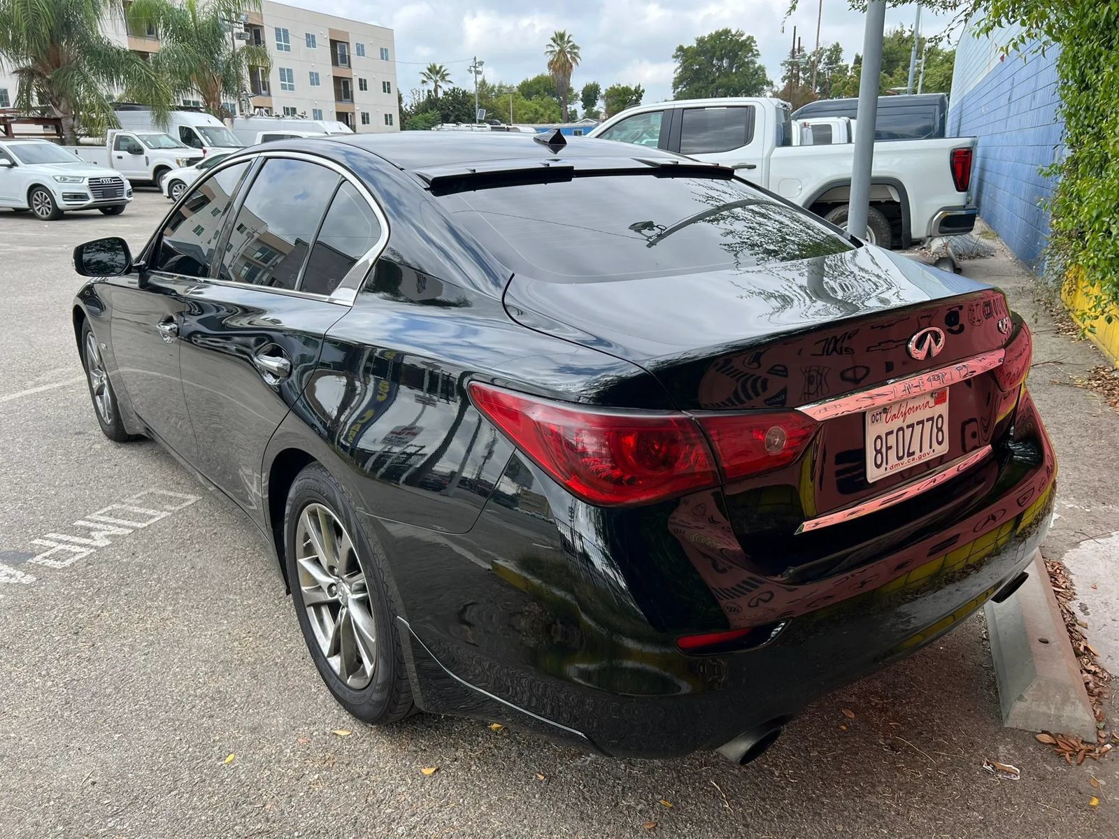 Used 2017 INFINITI Q50 Signature Edition w/ All Weather Package (L93) RWD image 6