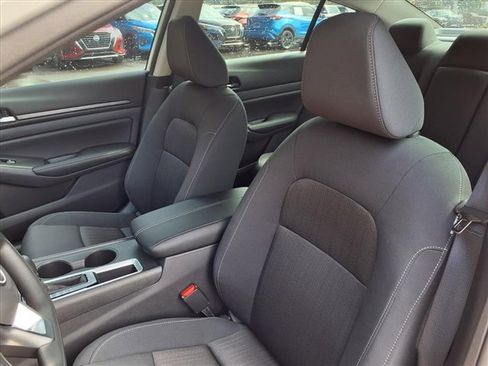 Used 2025 Nissan Altima 2.5 SV image 13