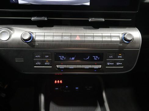 Used 2025 Hyundai Kona SEL FWD image 25