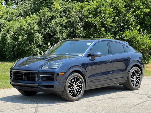 Certified 2024 Porsche Cayenne Coupe AWD/4WD image 1