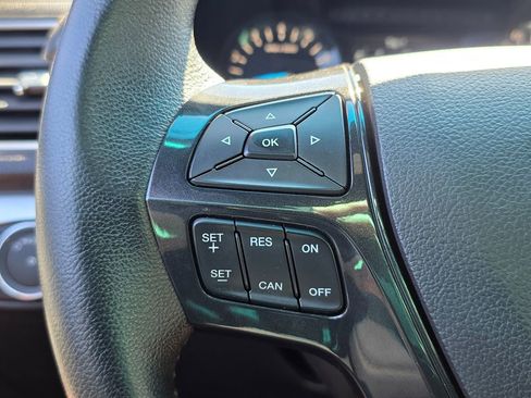 Used 2017 Ford Explorer XLT image 28