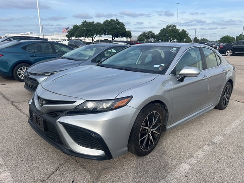 Used 2023 Toyota Camry SE FWD image 1