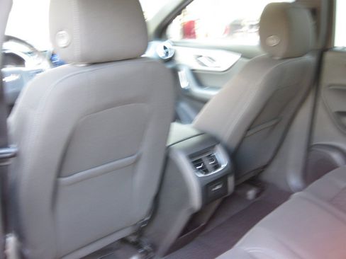 Used 2019 Chevrolet Blazer LT FWD image 27