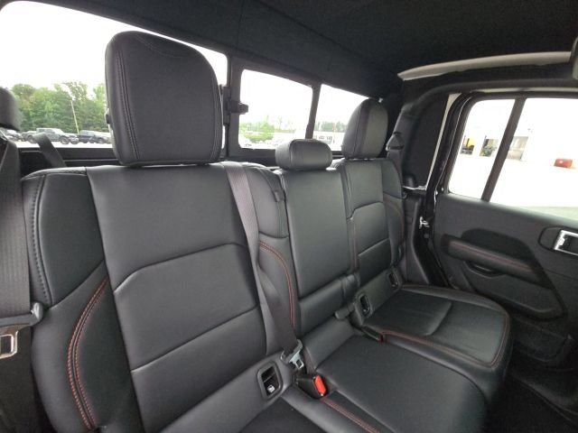 Used 2024 Jeep Gladiator Rubicon AWD/4WD image 15