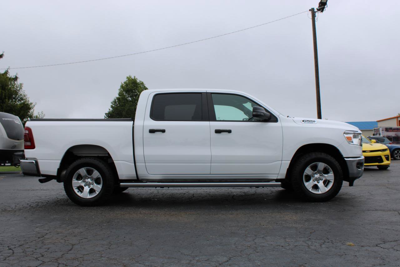 Used 2023 RAM 1500 Big Horn AWD/4WD image 3