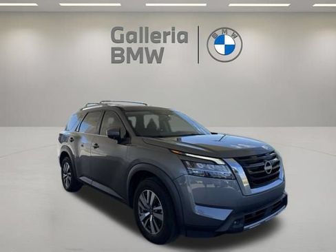 Used 2023 Nissan Pathfinder SL AWD/4WD image 5