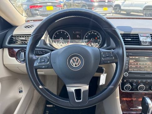 Used 2013 Volkswagen Passat 2.5 SEL FWD image 22