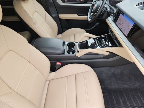 Certified 2025 Porsche Cayenne Coupe image 15