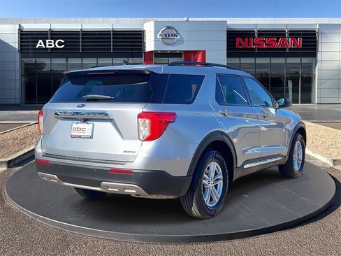 Used 2023 Ford Explorer XLT w/ Equipment Group 202A image 5