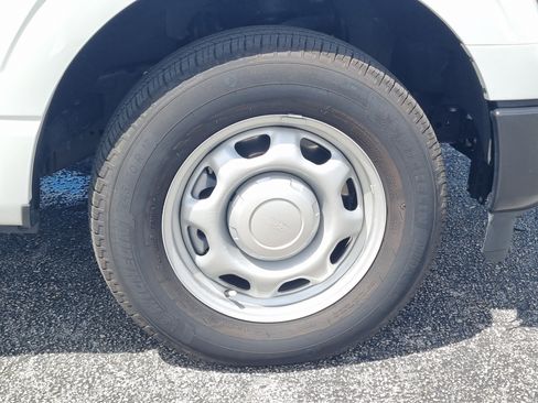 Used 2025 Ford F150 XL RWD image 9