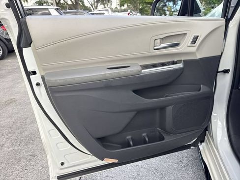 Used 2021 Toyota Sienna Limited FWD image 13