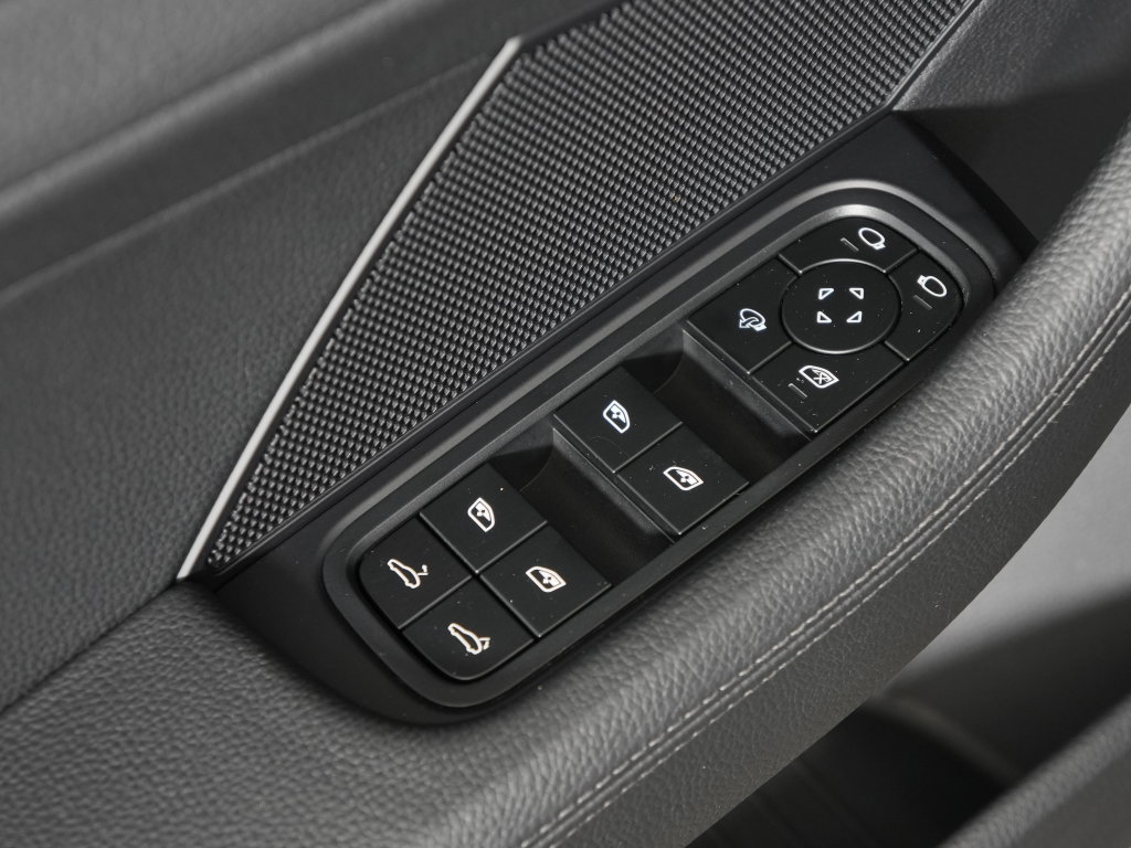 Used 2023 Porsche Panamera 4 Platinum Edition w/ Assistance Package AWD/4WD image 20
