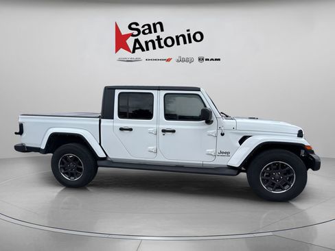 Used 2022 Jeep Gladiator Overland AWD/4WD image 12