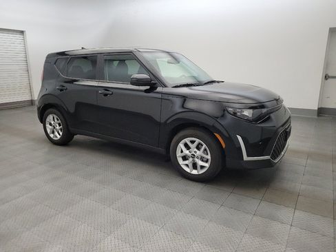 Used 2025 Kia Soul LX FWD image 11