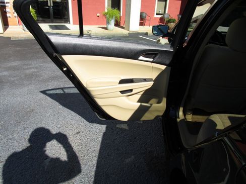 Used 2011 Honda Accord LX-P image 19