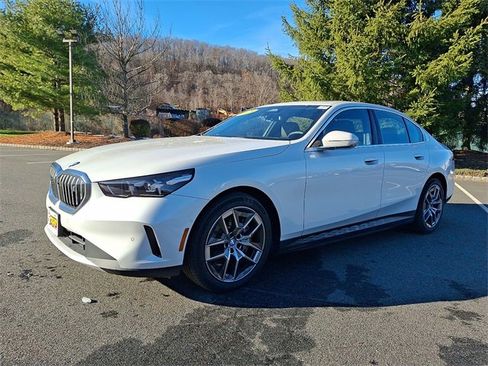 Used 2025 BMW i5 xDrive40 w/ Premium Package image 10