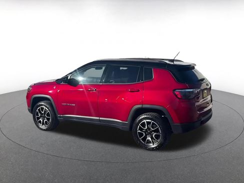 Used 2025 Jeep Compass Trailhawk image 9