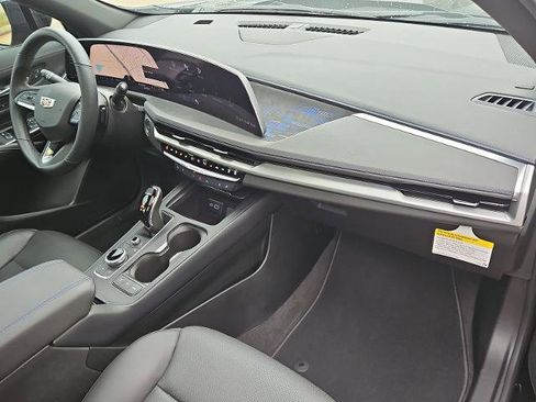 Certified 2025 Cadillac XT4 Sport image 27