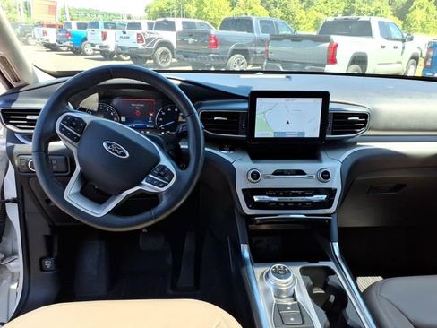 Used 2020 Ford Explorer XLT w/ Equipment Group 202A AWD/4WD image 16