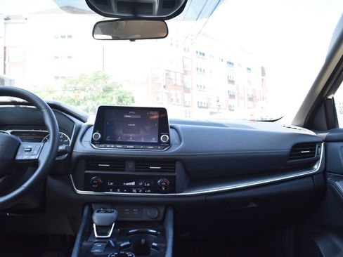 Used 2025 Nissan Rogue SV AWD/4WD image 29