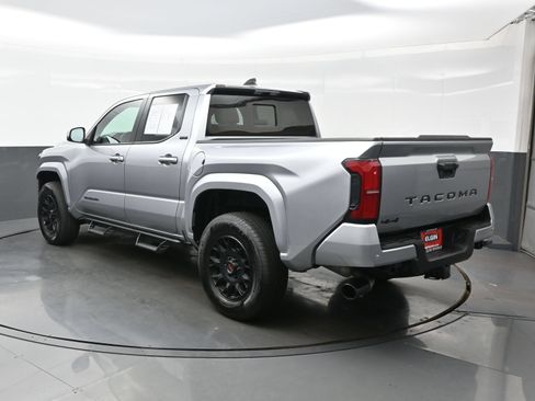 Used 2025 Toyota Tacoma SR5 AWD/4WD image 4