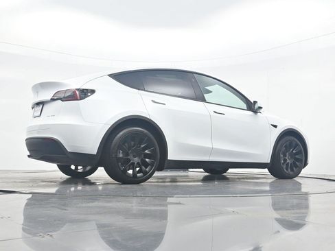 Used 2023 Tesla Model Y Long Range AWD/4WD image 28
