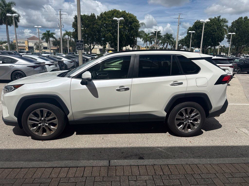 Used 2019 Toyota RAV4 Limited w/ Cold Weather Package FWD image 5