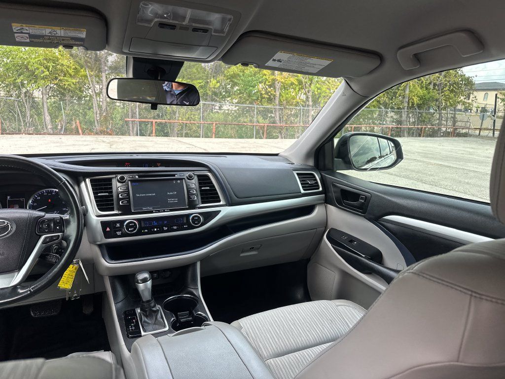 Used 2017 Toyota Highlander Plus FWD image 16