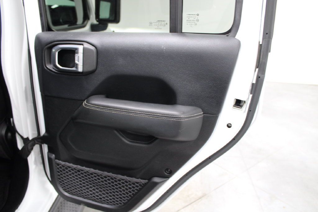 Used 2018 Jeep Wrangler Unlimited Sahara AWD/4WD image 26