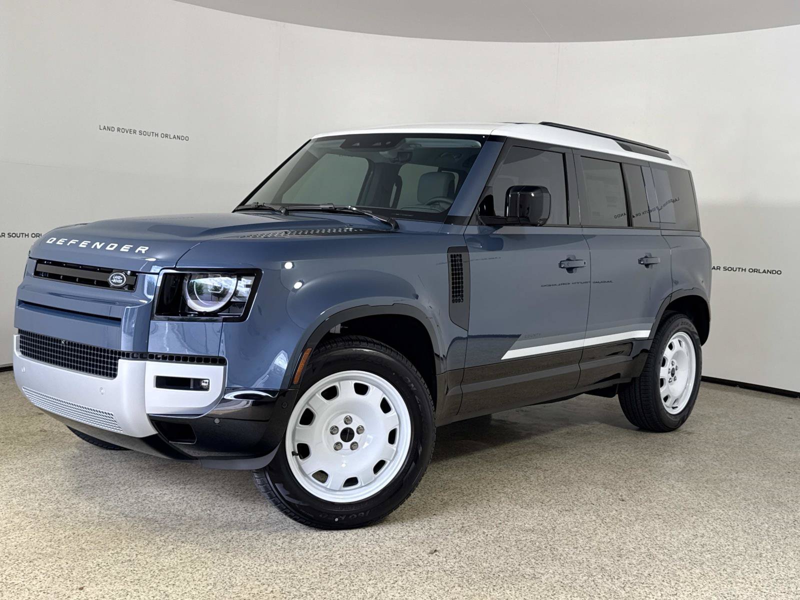 New 2026 Land Rover Defender 110 X-Dynamic SE AWD/4WD image 1