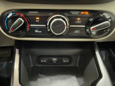 Used 2023 Kia Soul LX image 32