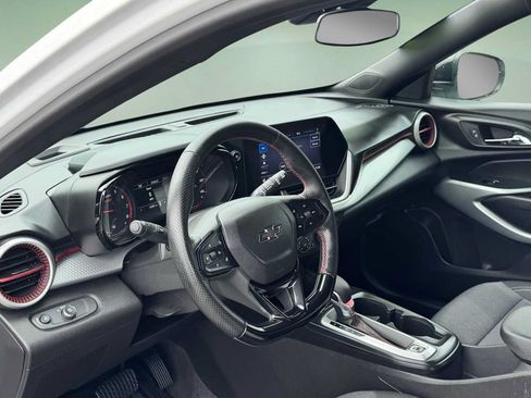 Used 2025 Chevrolet Trax RS w/ Driver Confidence Package FWD image 17