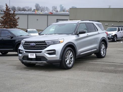 Used 2020 Ford Explorer XLT w/ Equipment Group 202A image 11