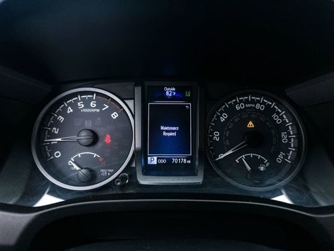 Used 2019 Toyota Tacoma TRD Off-Road w/ Technology Package AWD/4WD image 31