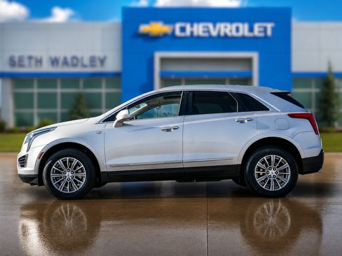 Used 2017 Cadillac XT5 Luxury w/ Driver Awareness Package FWD image 4