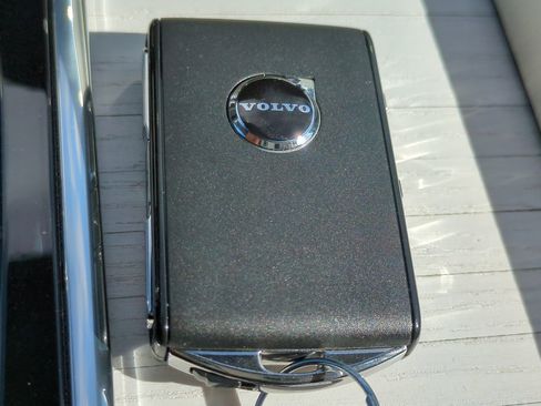 New 2026 Volvo XC60 B5 Ultra w/ Climate Package image 28