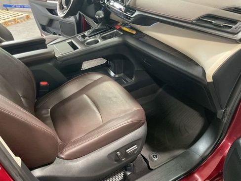 Used 2021 Toyota Sienna Platinum image 21